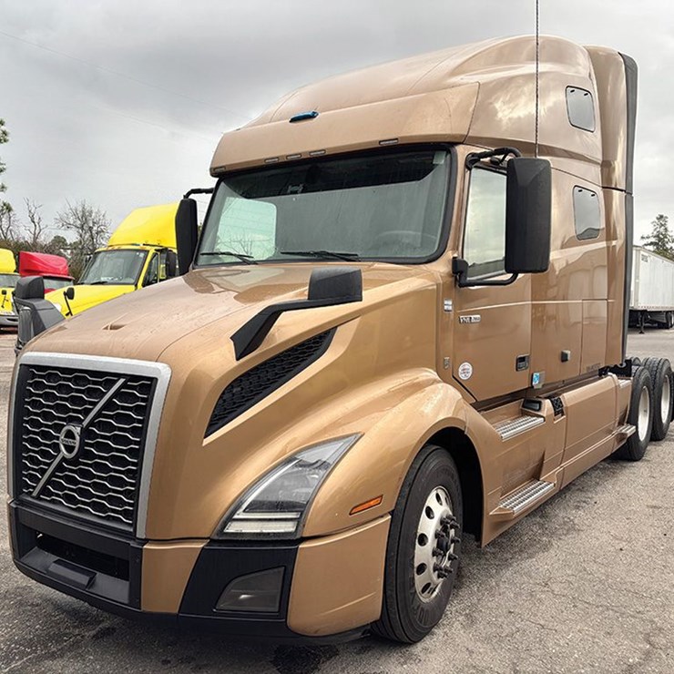 2022 VOLVO VNL 760