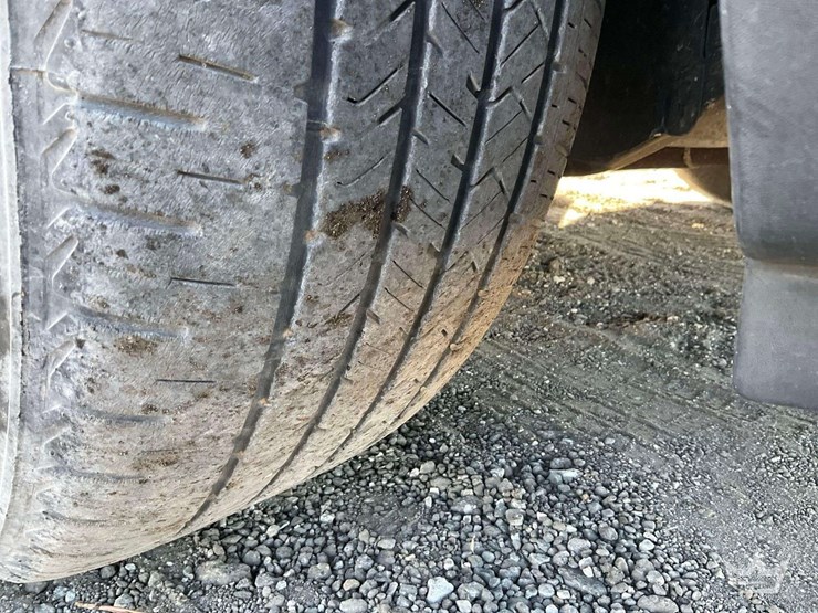 2016-ford-explorer-image-34