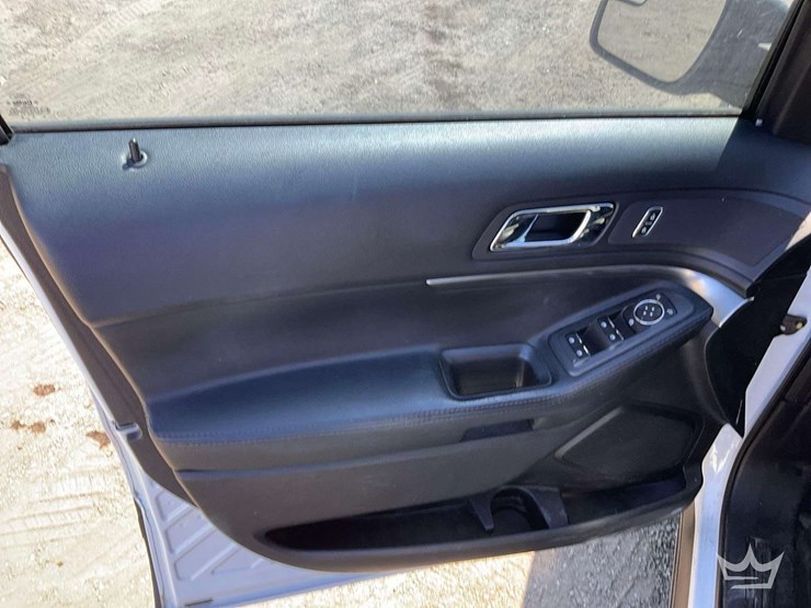 2016-ford-explorer-image-11