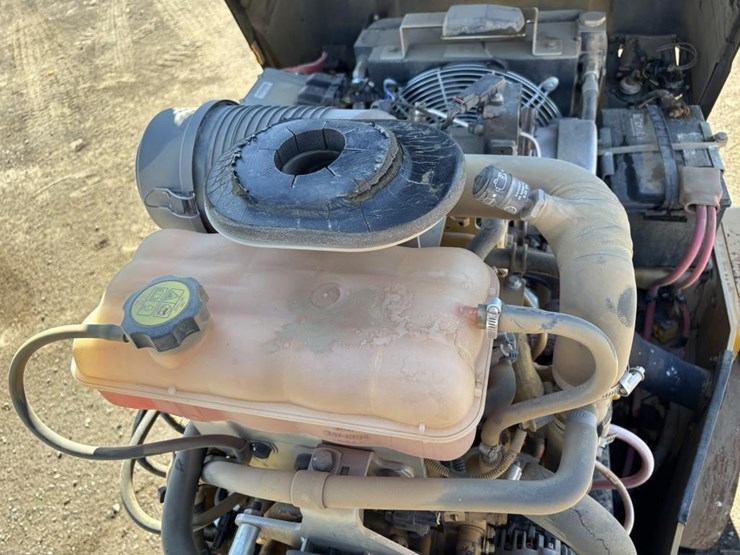 2018-caterpillar-cb24b-image-31