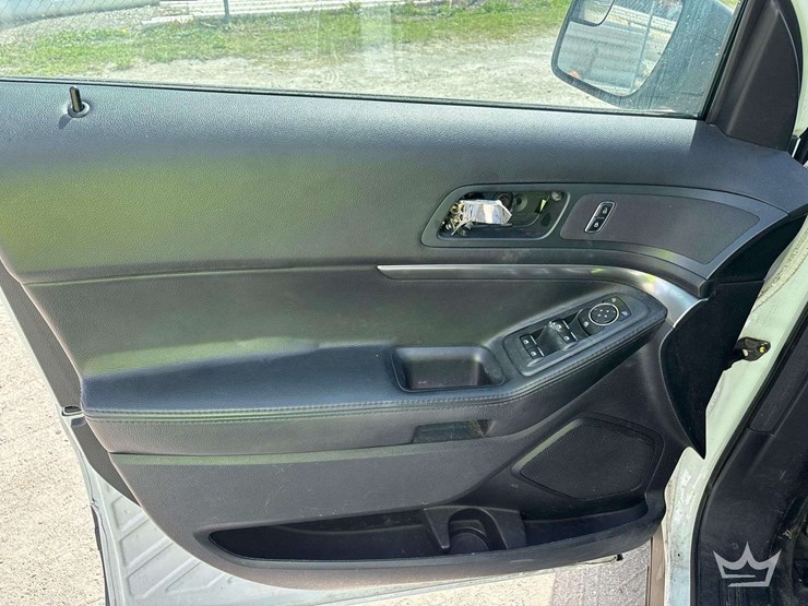 2017-ford-explorer-image-13