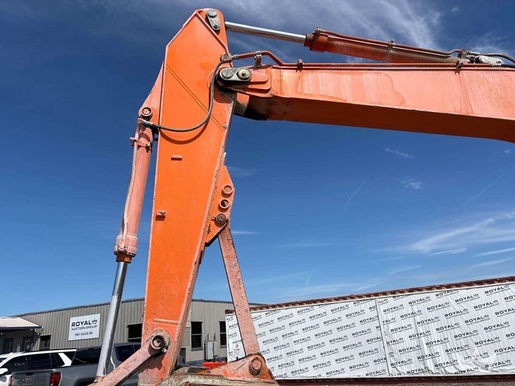 2018-hitachi-zx300-lc-6n-image-15