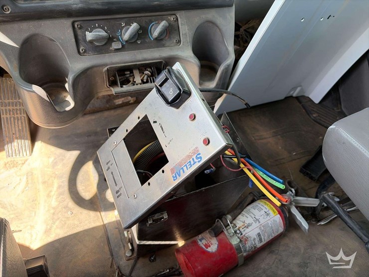 2016-freightliner-108sd-image-14