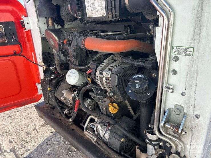 2023-bobcat-t595-image-15