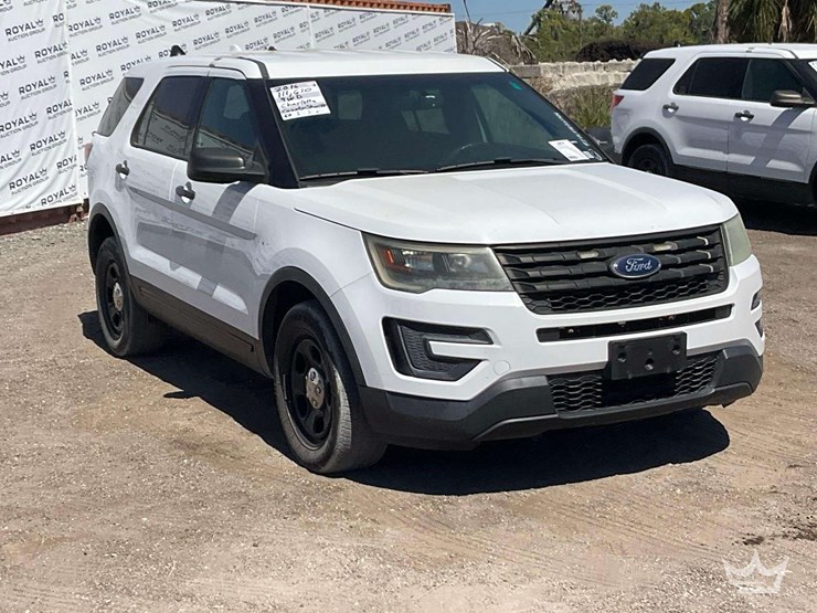 2016-ford-explorer-image-2