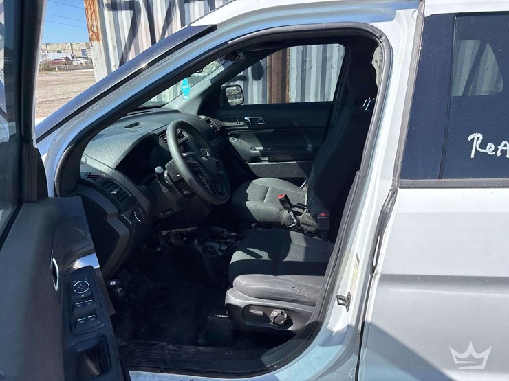 2018-ford-explorer-image-12