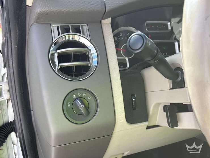 2014-ford-expedition-image-15