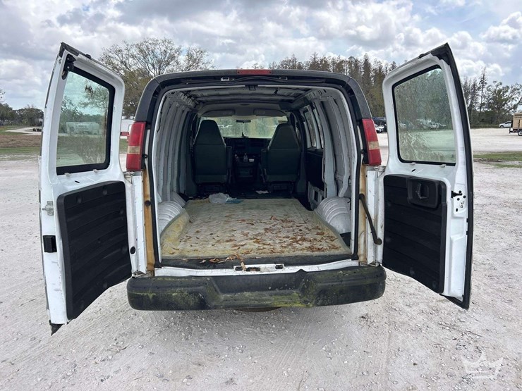 2016-chevrolet-express-2500-image-20