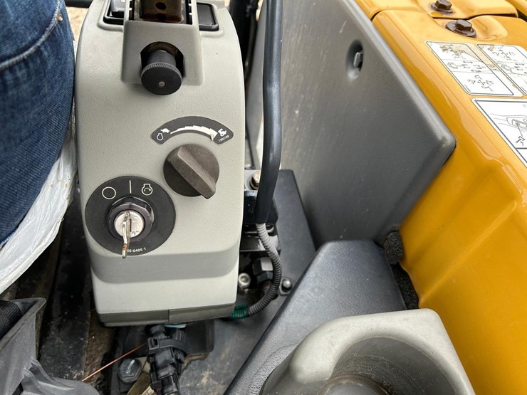 2020-caterpillar-303-image-25