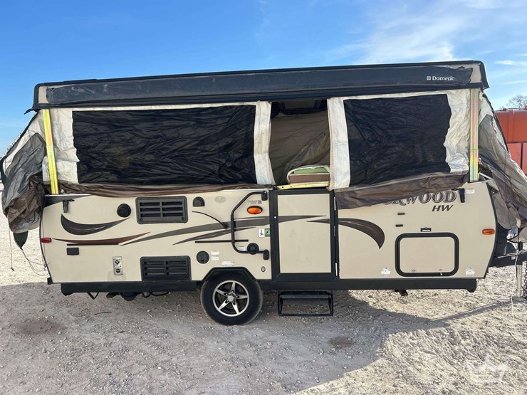 2017-forest-river-rockwood-hw275-s/a-pop-up-camper-trailer-image-7