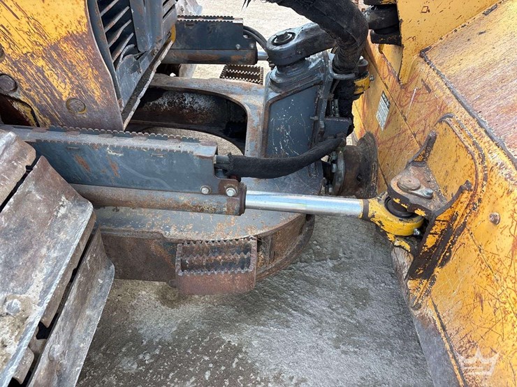 2014-deere-650k-lgp-image-18