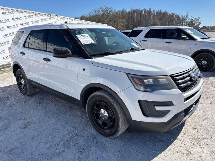 2016-ford-explorer-image-2