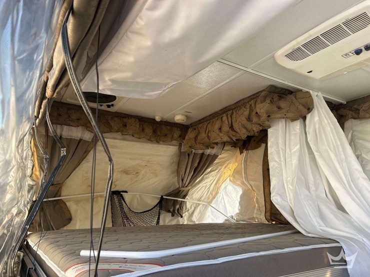 2017-forest-river-rockwood-hw275-s/a-pop-up-camper-trailer-image-13