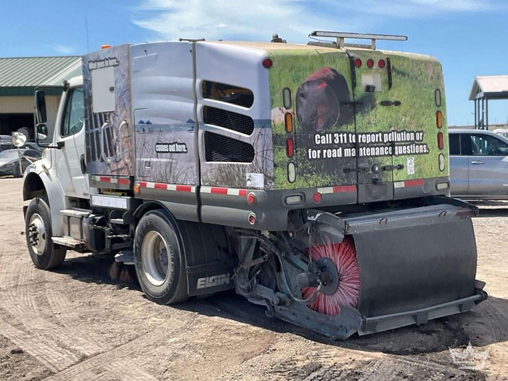 2018-freightliner-m2-106-image-5