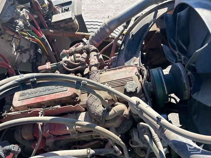 2014-freightliner-114sd-image-10