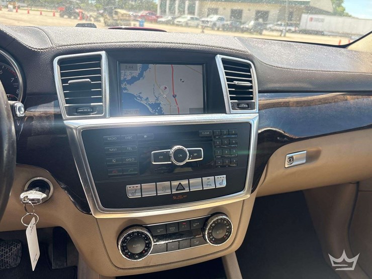 2013-mercedes-benz-gl450-image-15