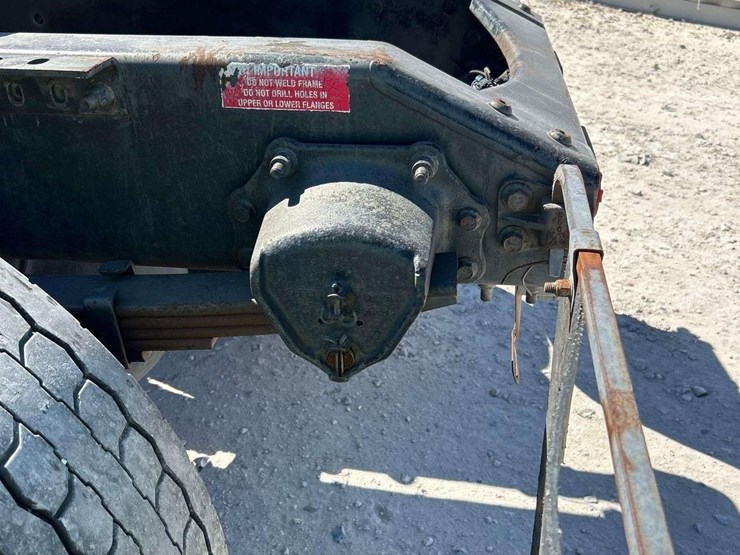 2006-volvo-vnm-s/a-day-cab-truck-tractor-image-19