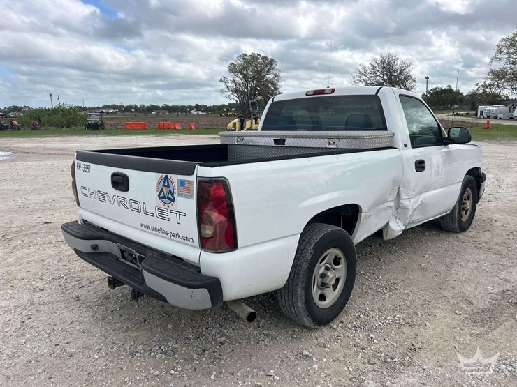 2004-chevrolet-silverado-1500-image-3