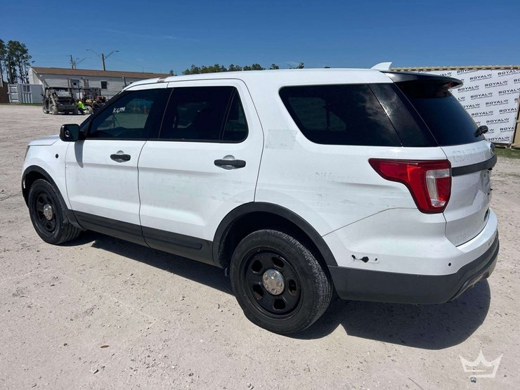 2016-ford-explorer-image-4