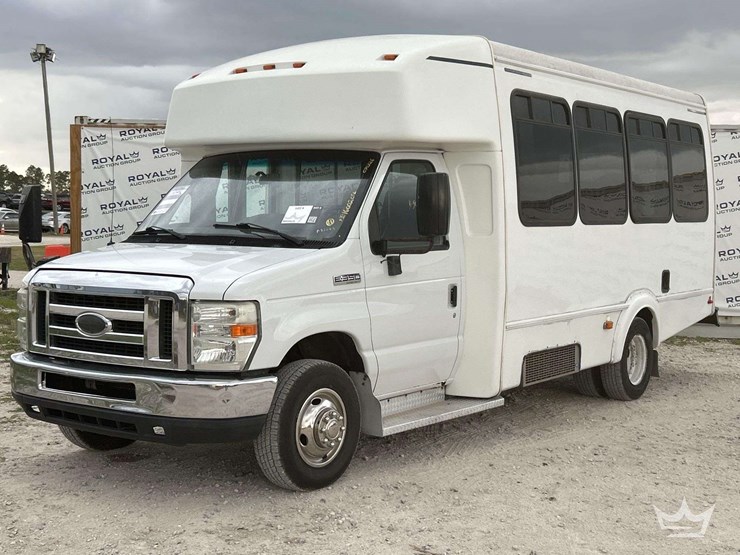2015-ford-e350-image-1