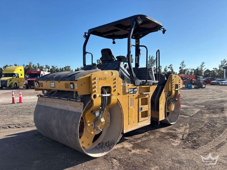 2014-caterpillar-cb54b-image-3