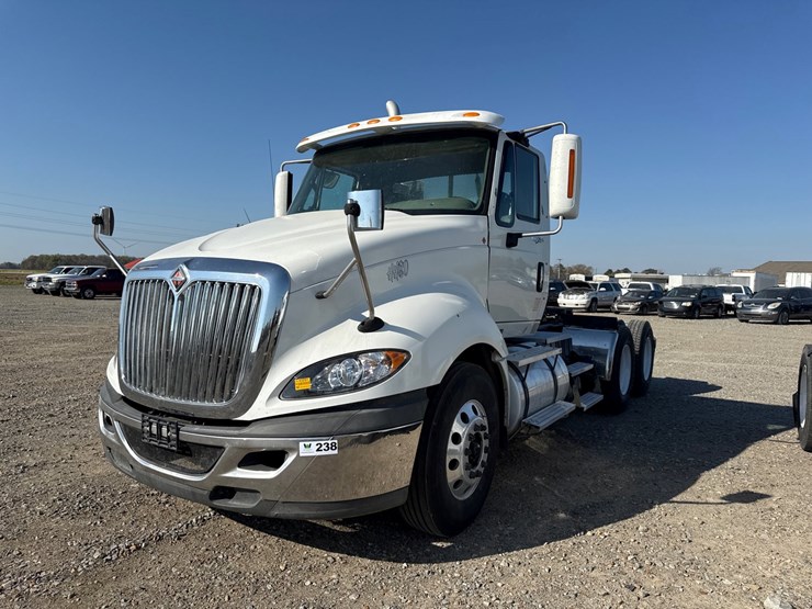 2011-international-prostar-image-1