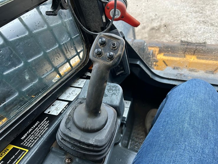 2021-deere-325g-image-22