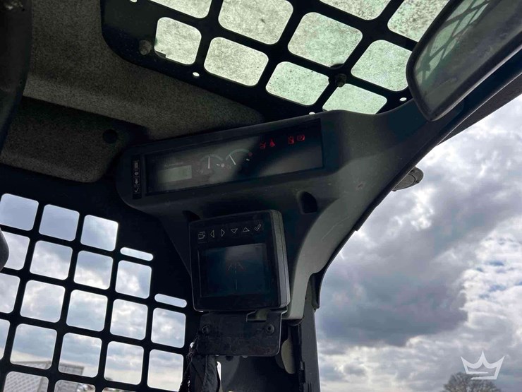 2023-deere-317g-image-12