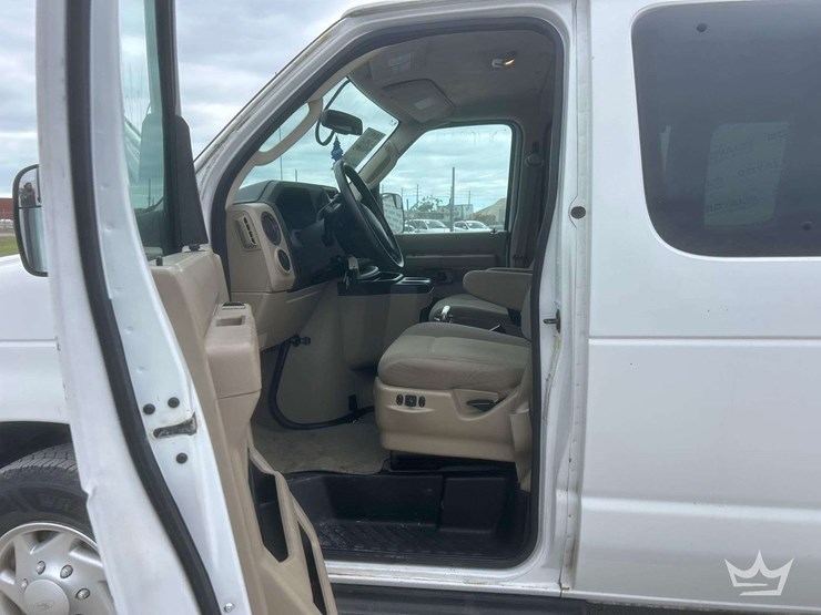 2011-ford-e350-image-18