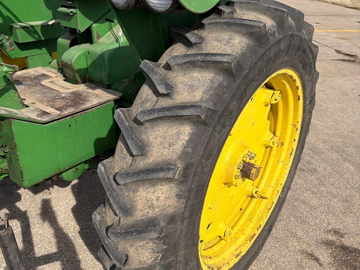 john-deere-3010-image-19