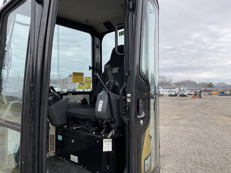 caterpillar-303-image-10