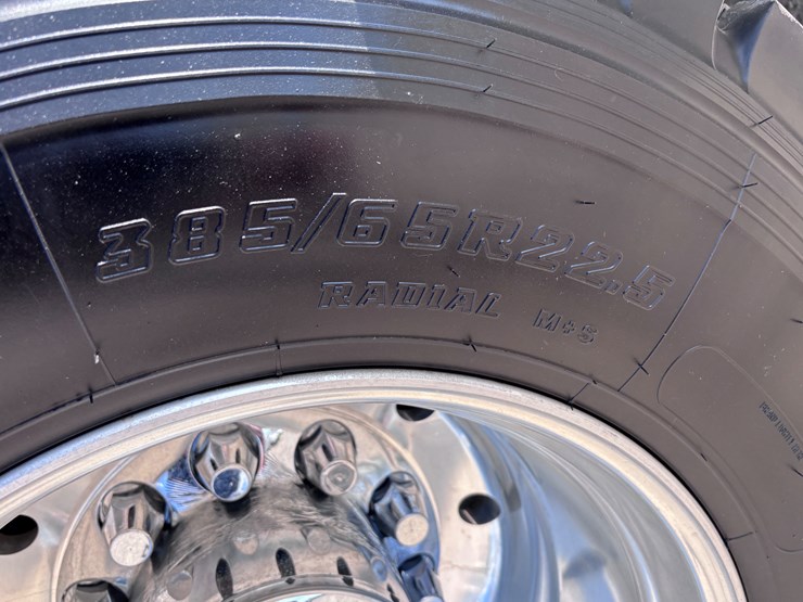 2014-freightliner-m2-106-image-10