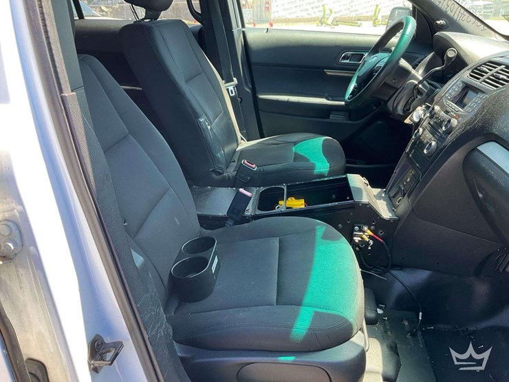 2016-ford-explorer-image-28