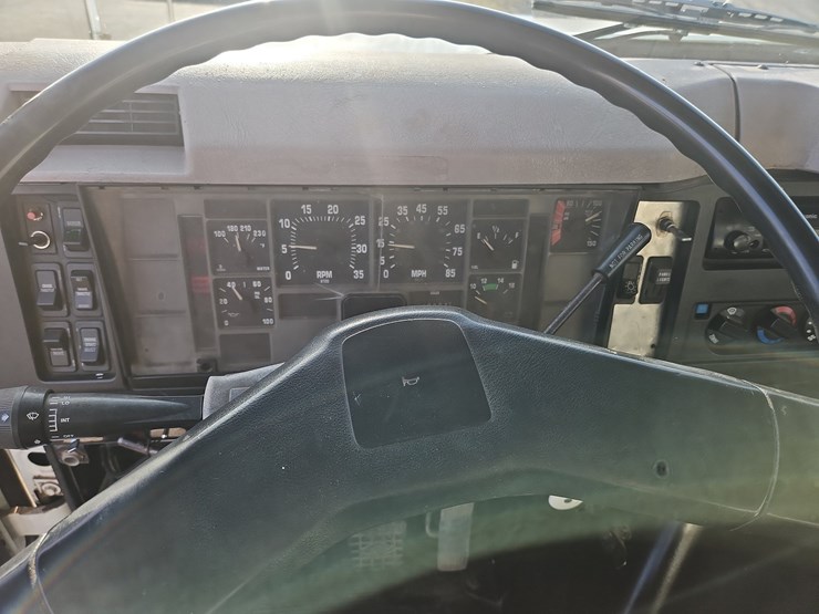 1997-international-2674-image-37