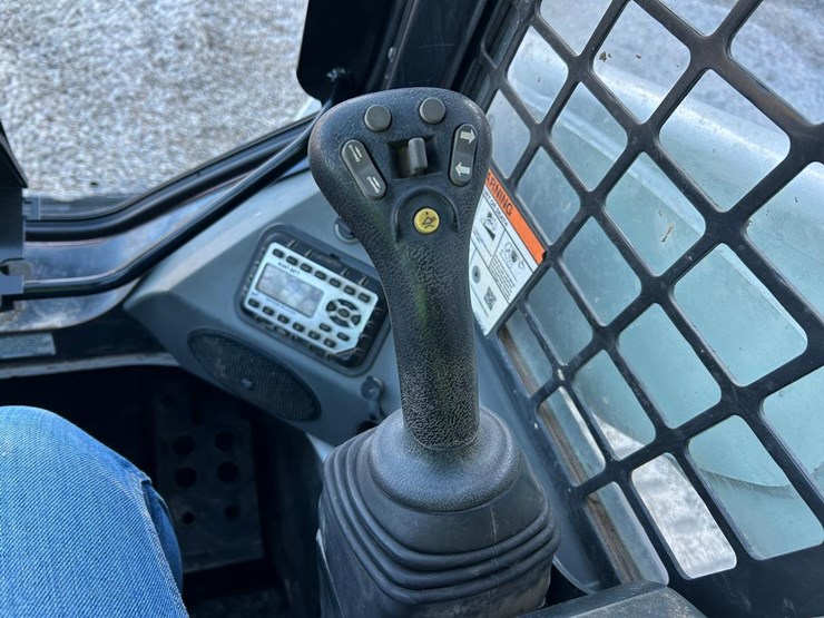 2022-bobcat-t870-image-23