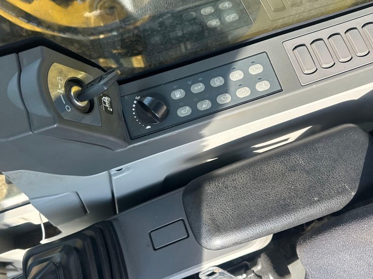 2020-caterpillar-325flcr-image-43