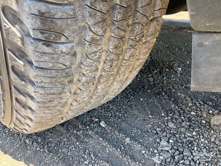 2014-ford-explorer-image-34