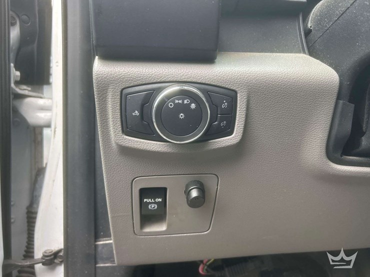 2017-ford-f150-image-16