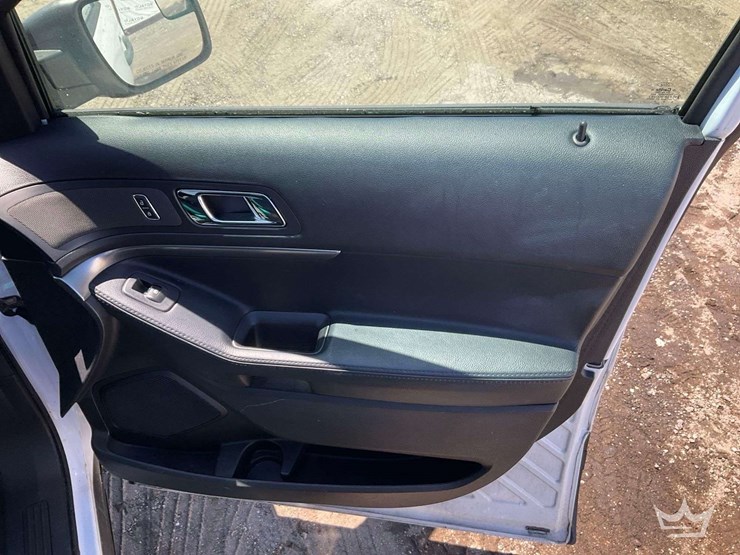 2016-ford-explorer-image-26