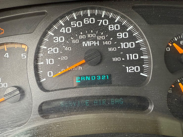 2005-gmc-2500-image-57