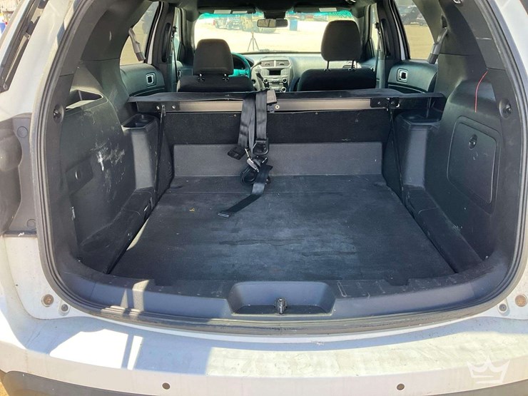 2016-ford-explorer-image-33