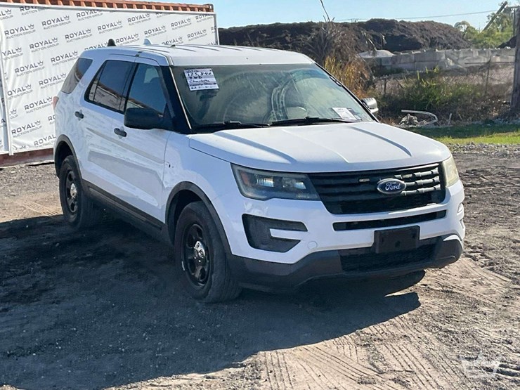 2016-ford-explorer-image-2