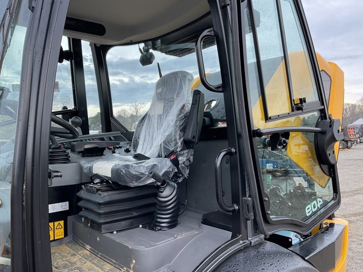 2025-jcb-409-image-9