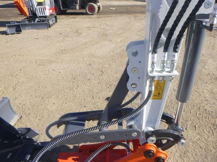 bttl-et15h-6-hydraulic-excavator-image-12