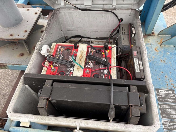 2015-solartech-silent-messenger-towable-solar-message-board-image-10