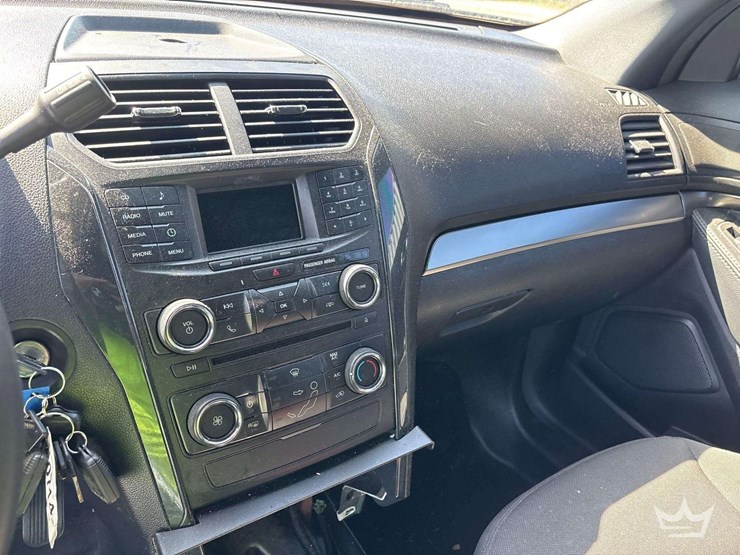 2018-ford-explorer-image-15