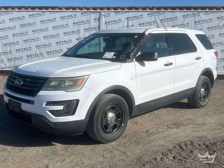 2016-ford-explorer-image-1