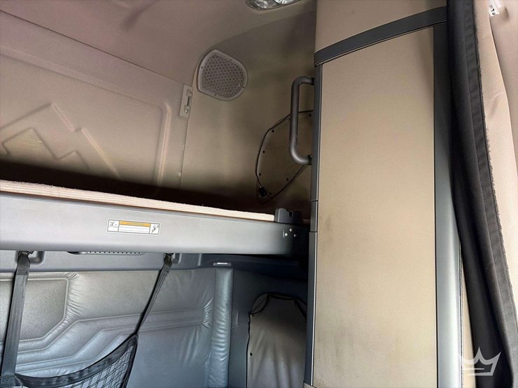 2018-freightliner-cascadia-125-image-20