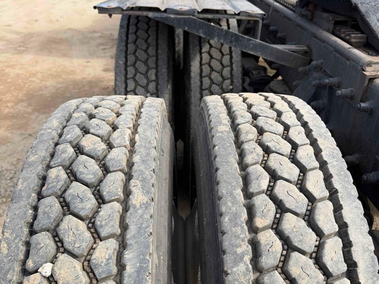 2007-peterbilt-379-image-7