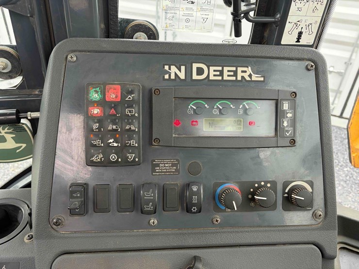 2015-deere-410l-image-16